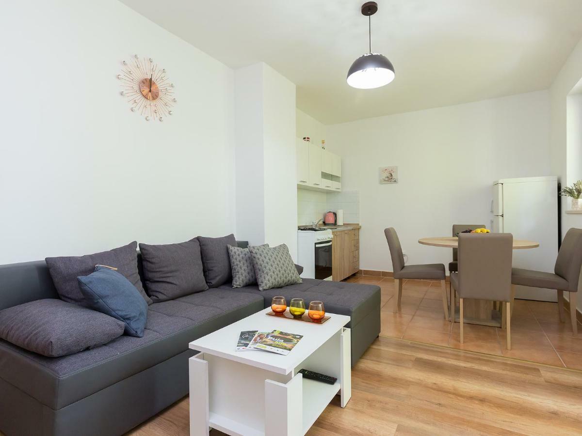 Apartment Lory'S Place พูลา ภายนอก รูปภาพ