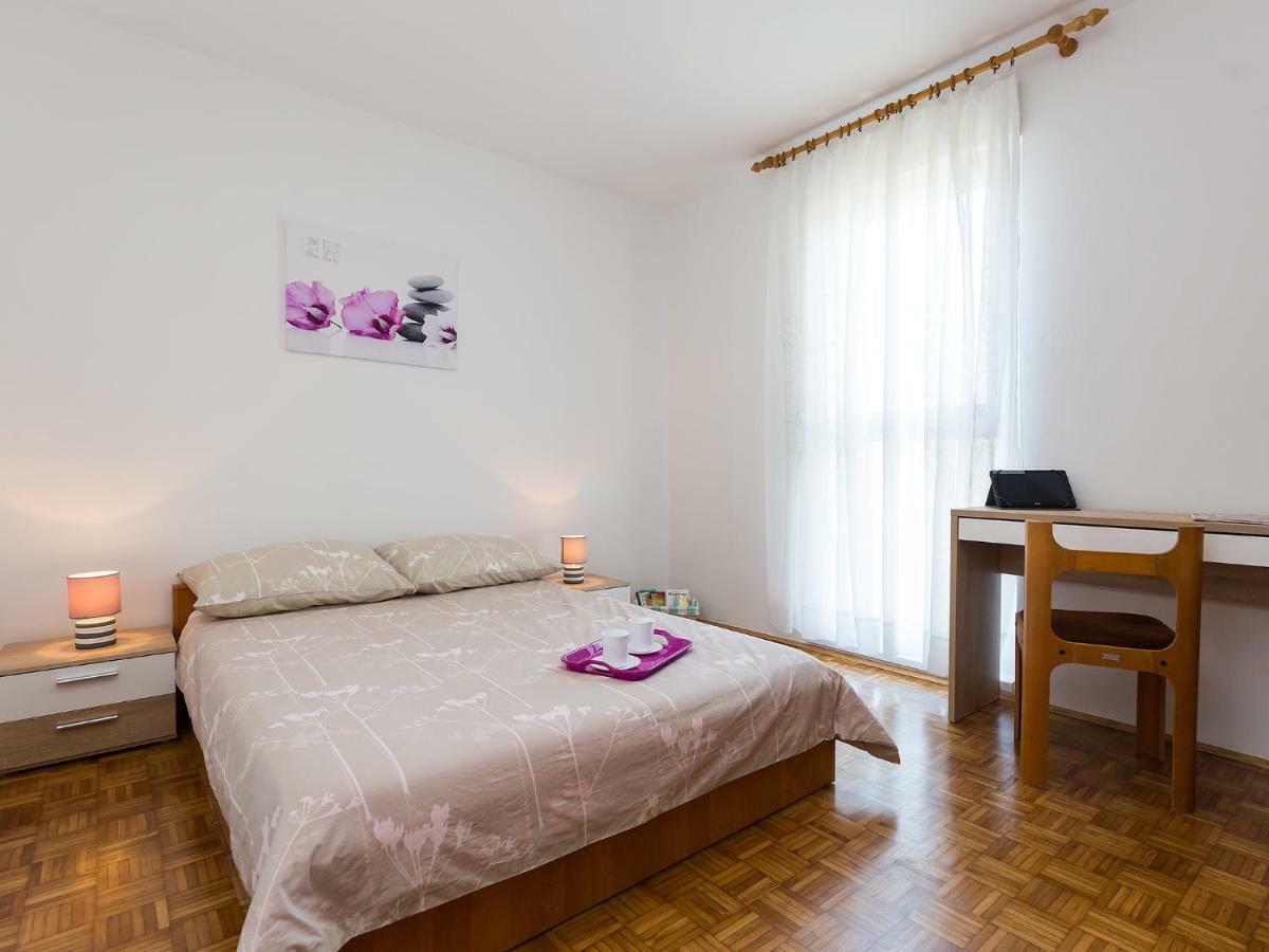 Apartment Lory'S Place พูลา ภายนอก รูปภาพ