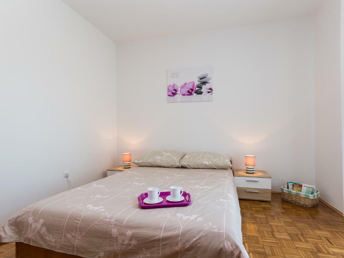 Apartment Lory'S Place พูลา ภายนอก รูปภาพ
