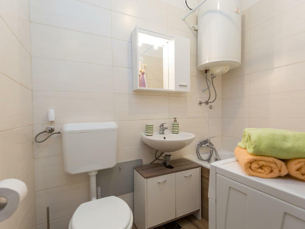 Apartment Lory'S Place พูลา ภายนอก รูปภาพ