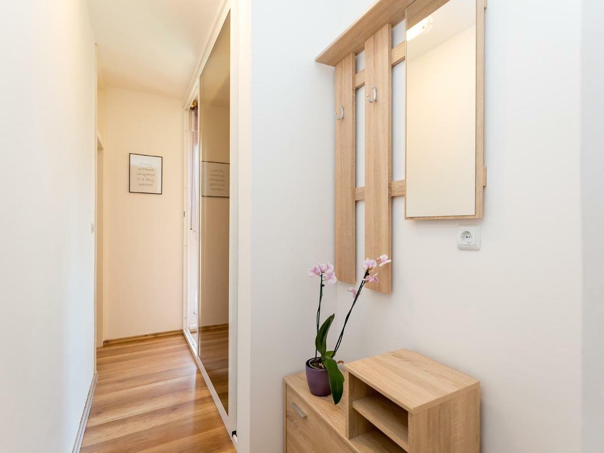 Apartment Lory'S Place พูลา ภายนอก รูปภาพ